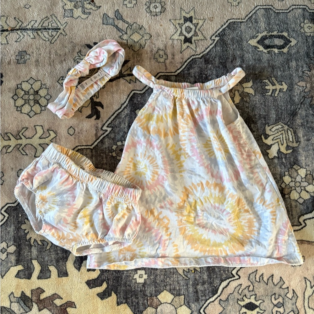 🌺 10/$20 Baby size 9 month Tie-Dye Dress and Bloomers Set with Headband